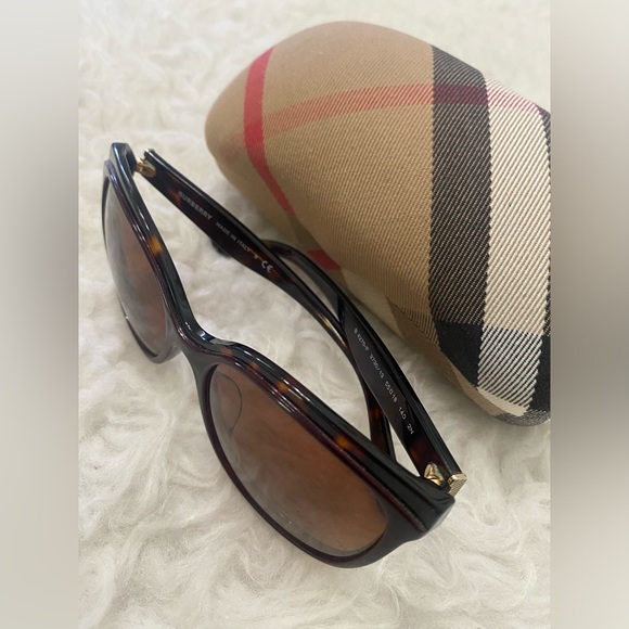 BURBERRY SUNGLASS 🤎🤎🤎 - Picture 8 of 9
